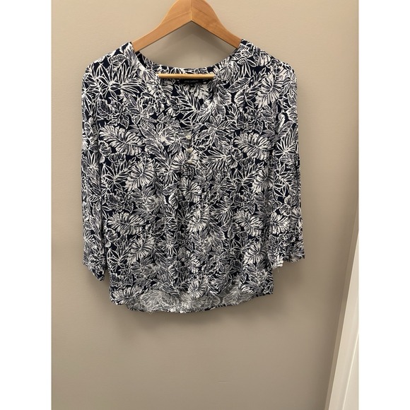 Anne Carson Tops - Anne Carson Top Womens M Navy White Leaf Rayon V-Neck Buttons Popover Summer